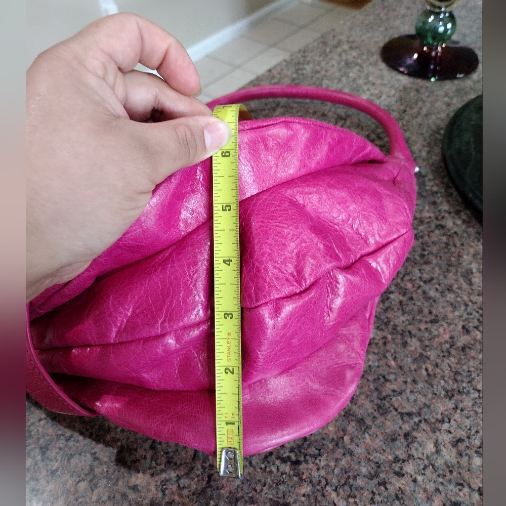 Marc by Marc Jacobs Dr. Q Lil Riz shoulder bag in Pink leather - Picture 12 of 17